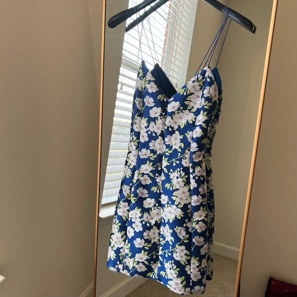 🍉Alice + Olivia Tayla Blue/White Floral Mini Dress Lantern Structured - Picture 2 of 12
